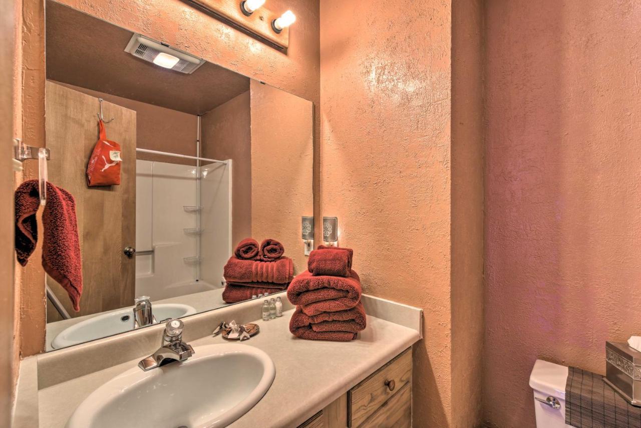 Downtown Red River Retreat With Mtn Views And Yard Luaran gambar